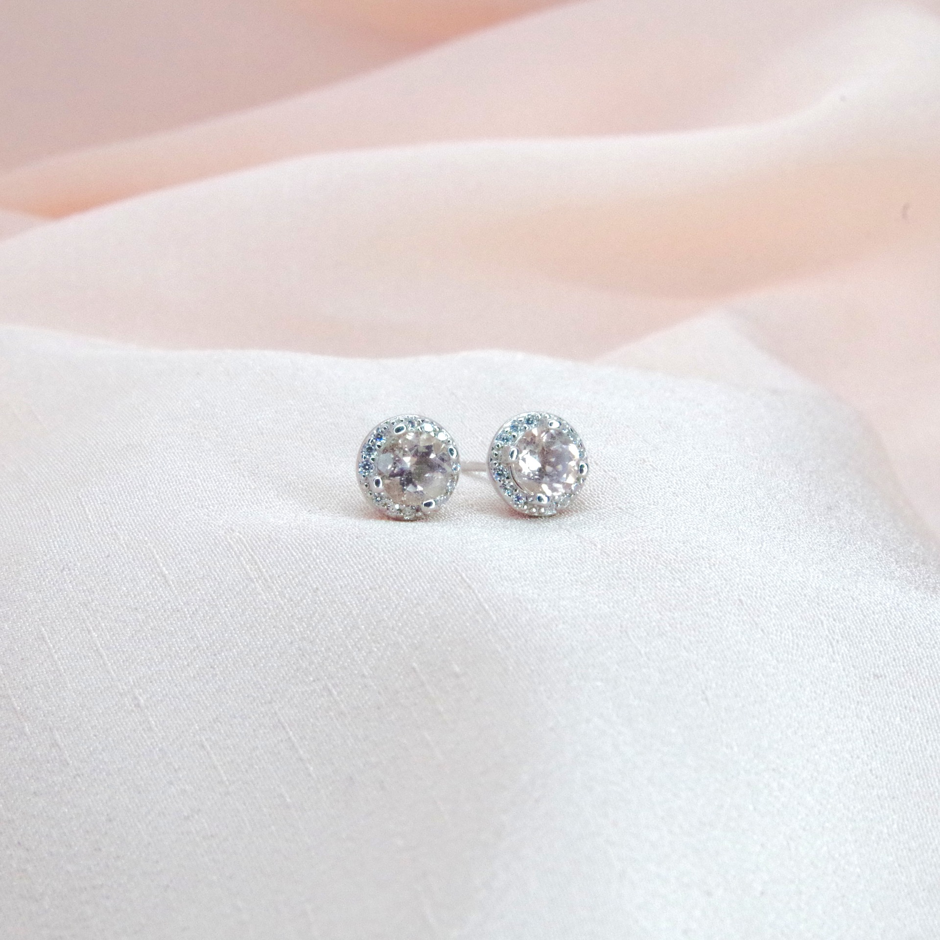 stříbrné náušnice s pravým morganitem