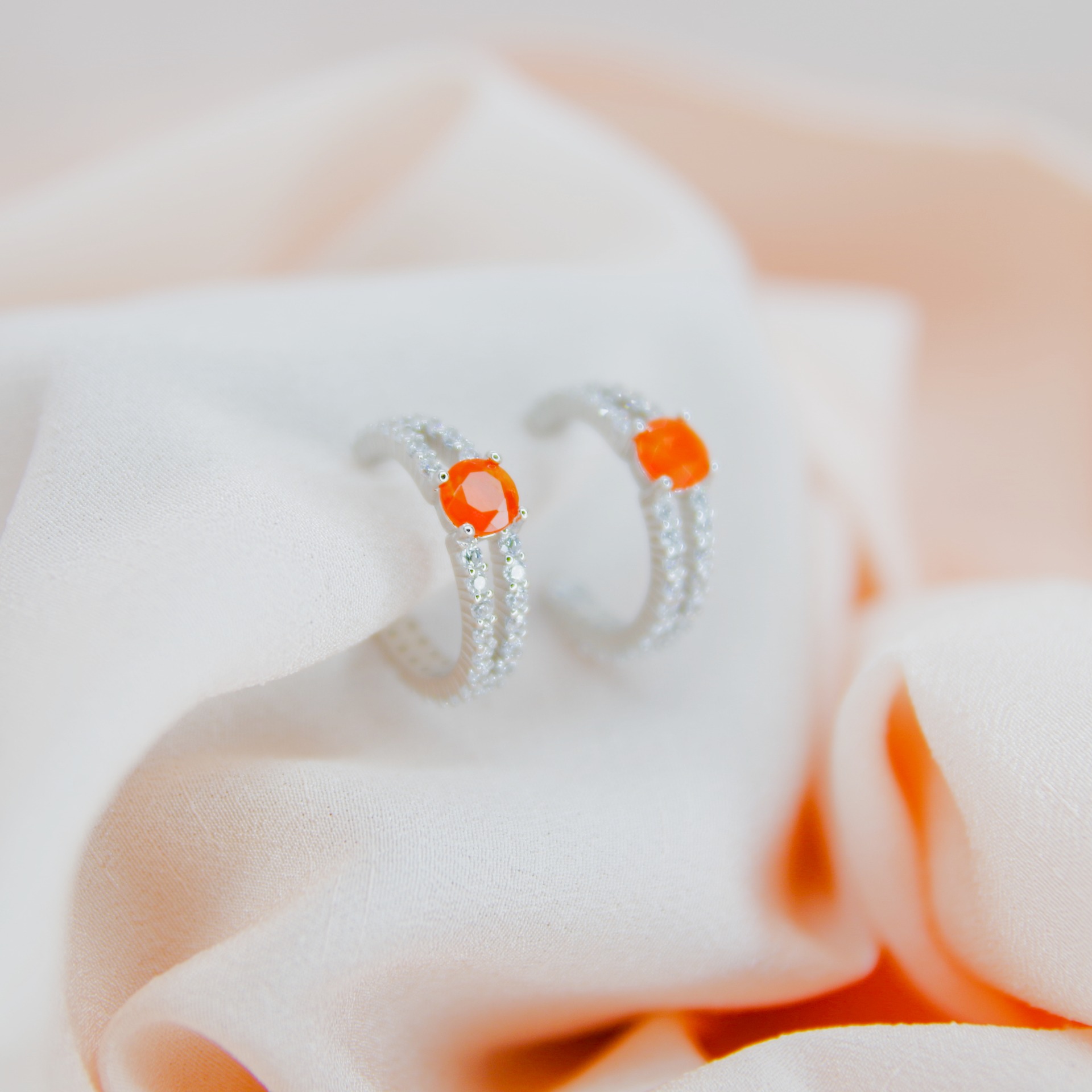 stříbrné náušnice s pravým oranžovým opálem