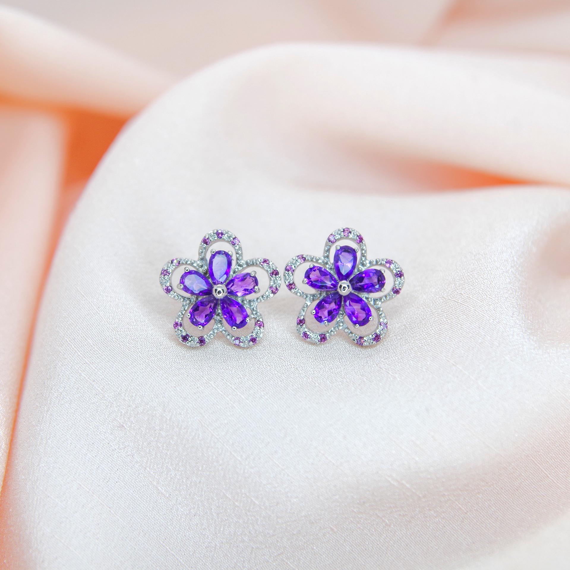 stříbrné náušnice s pravým ametystem