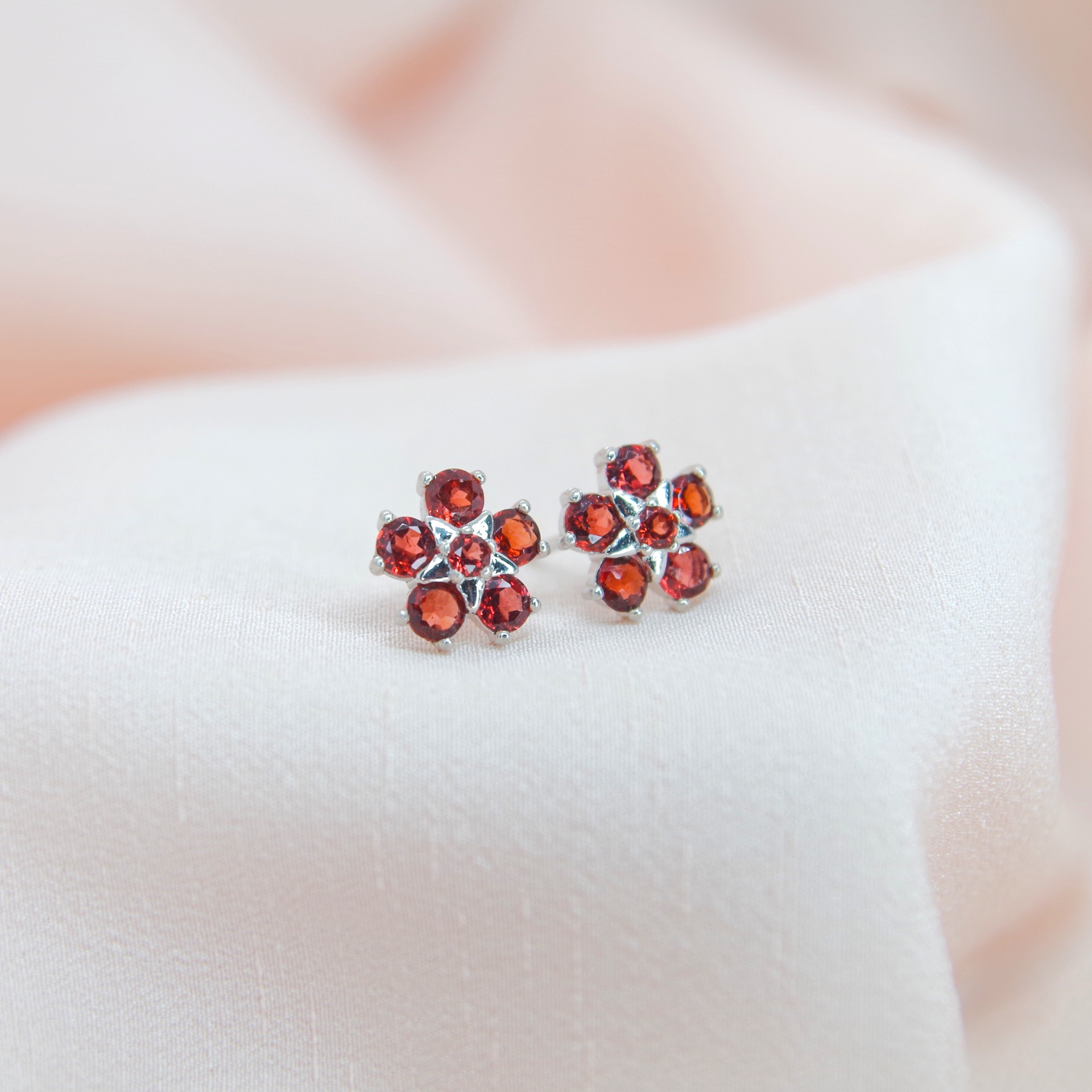 stříbrné náušnice s pravými topazy