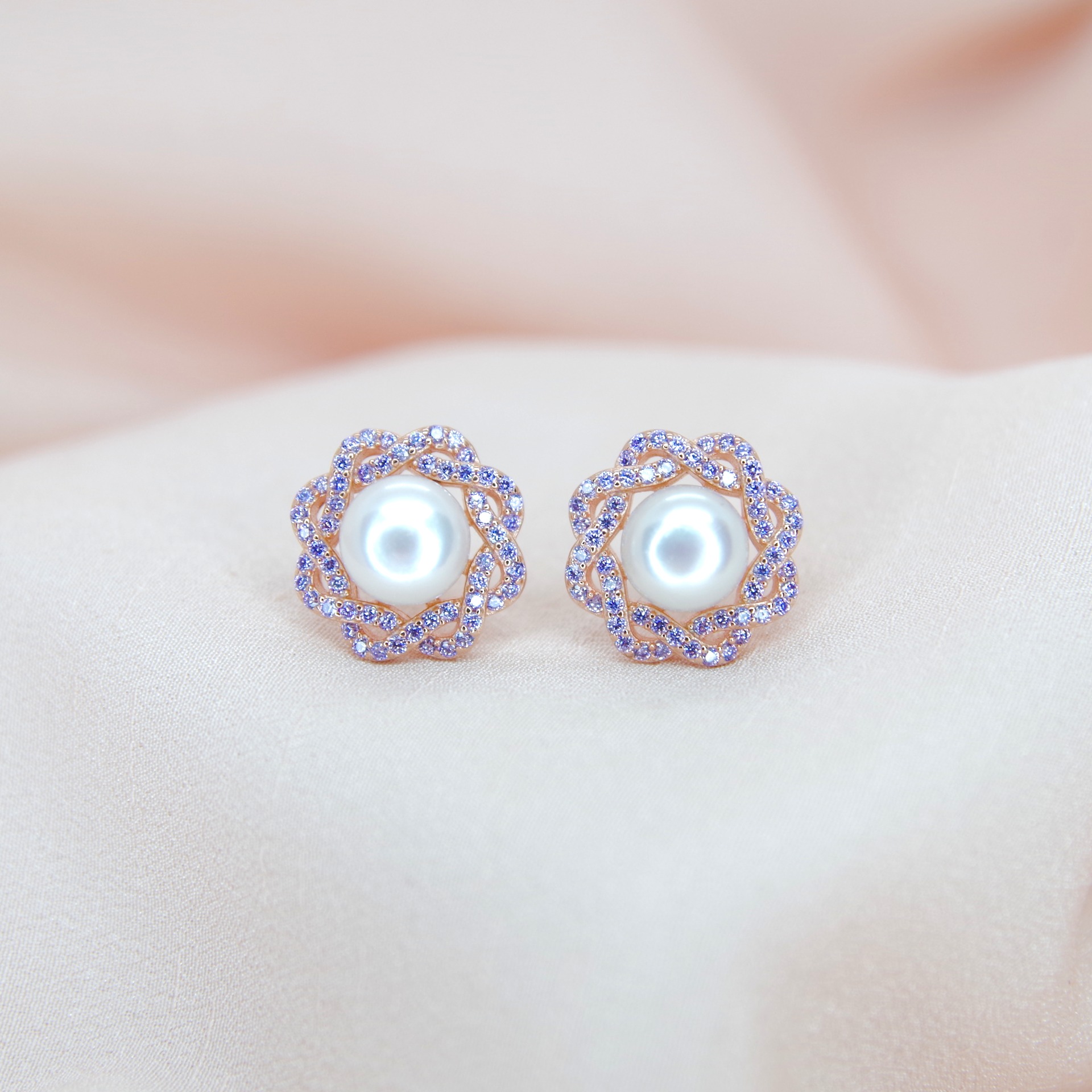 stříbrné náušnice s perlami