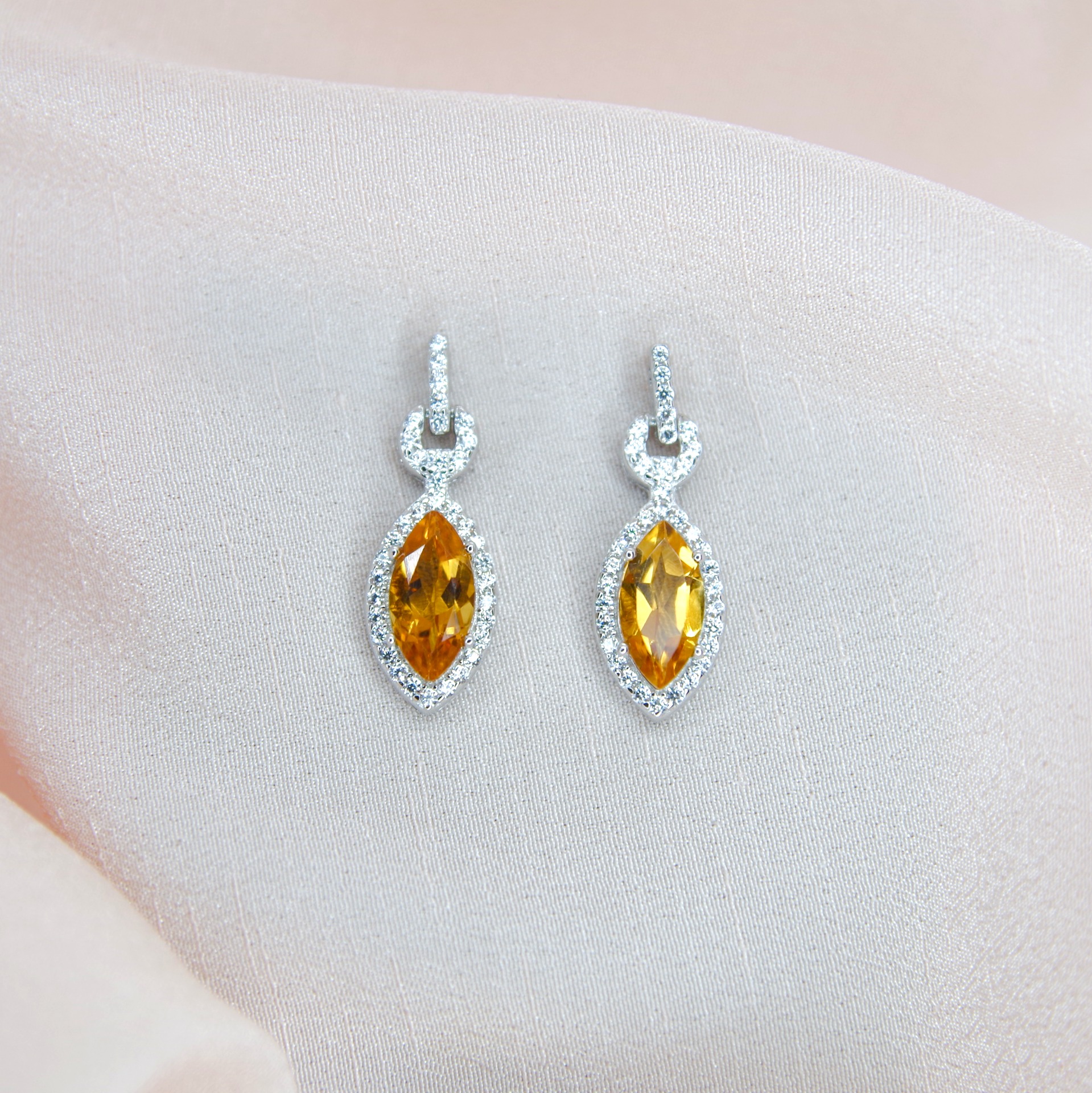 stříbrné náušnice s pravými citríny