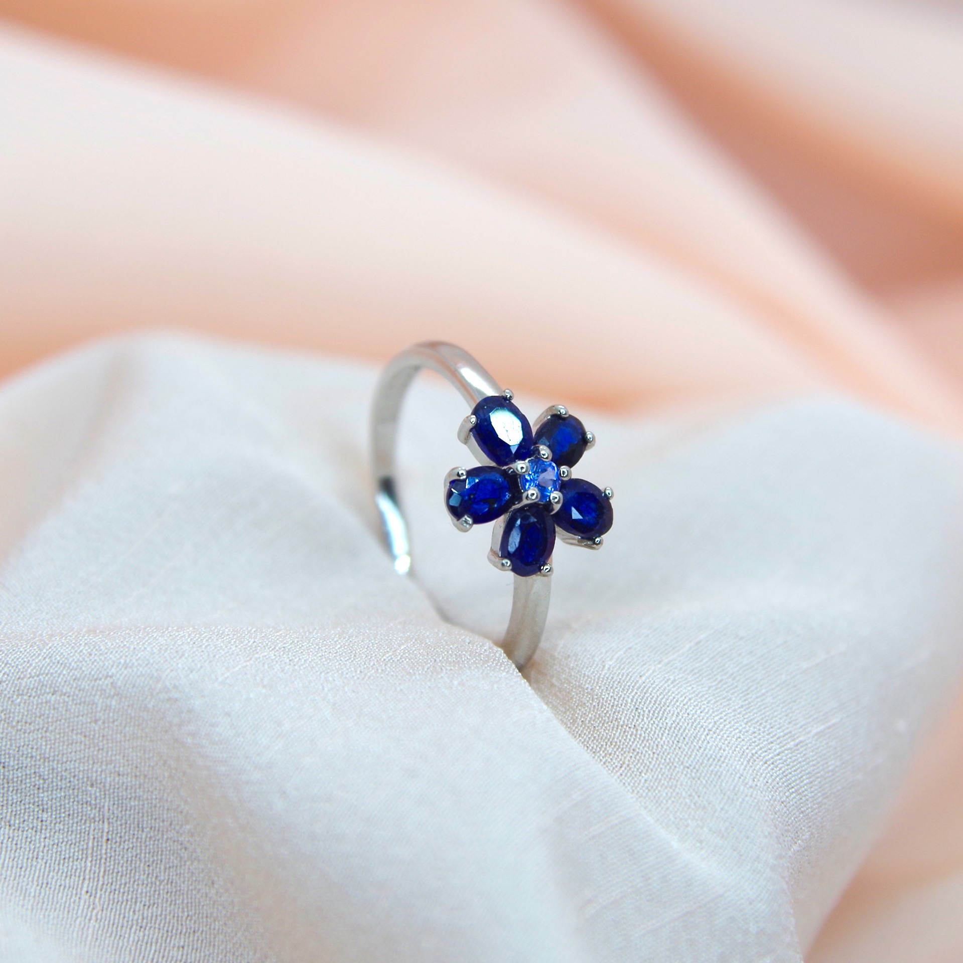 stříbrný prsten s pravým tanzanitem a safírem