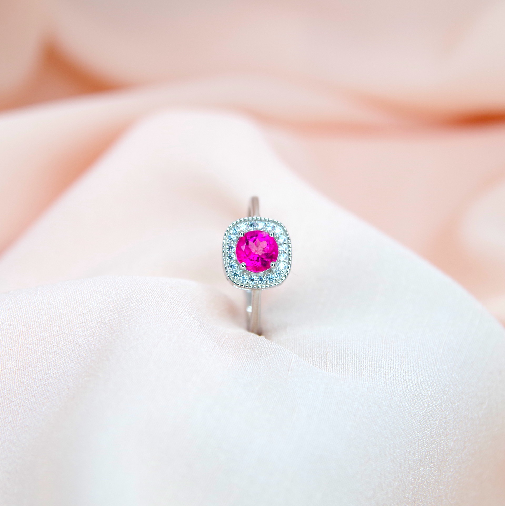 stříbrný prsten s přírodním růžovým topazem