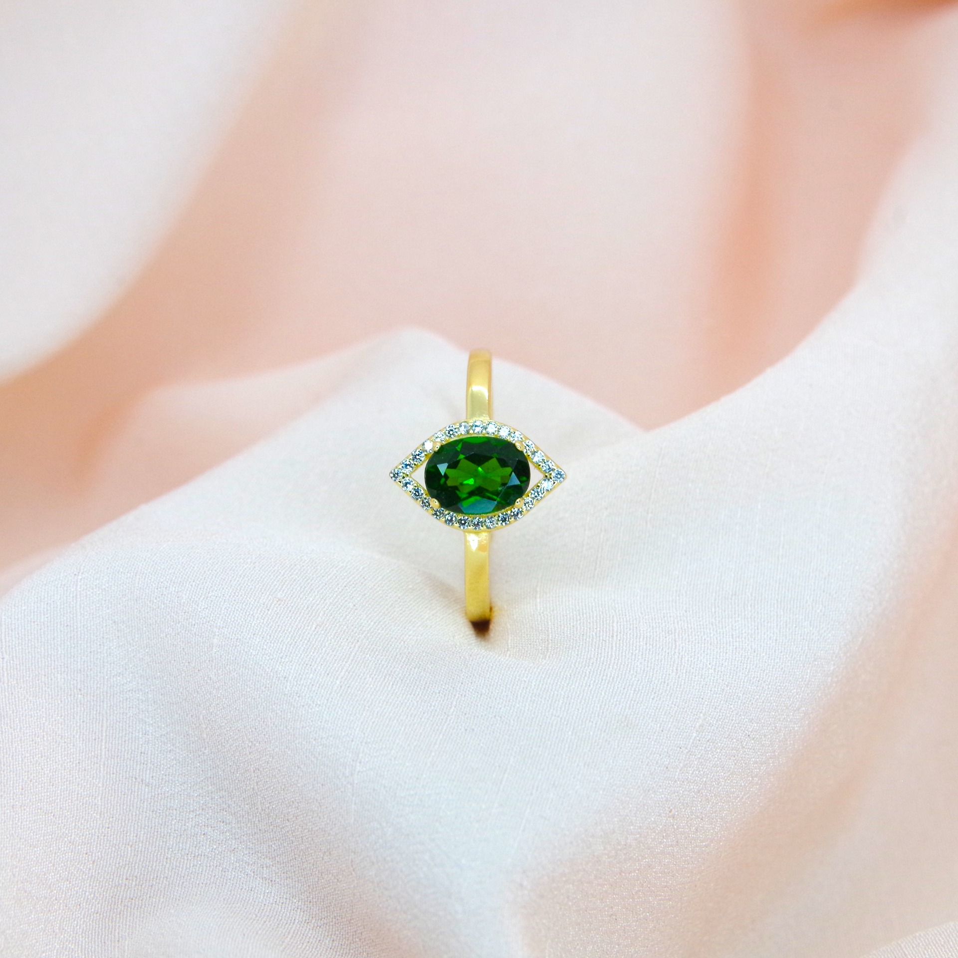 stříbrný prsten s přírodním chromdiopsidem