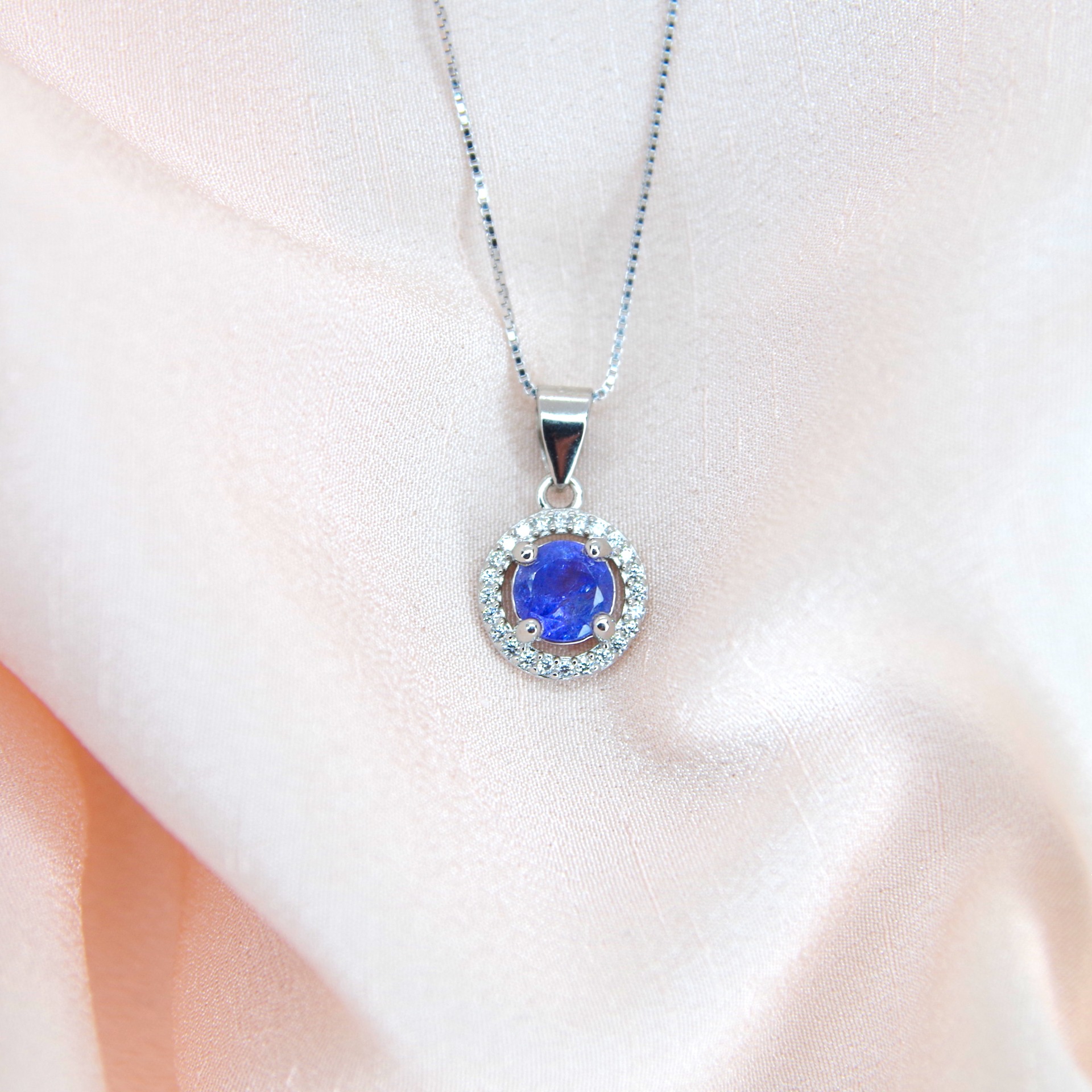 stříbrný přívěsek s pravým tanzanitem