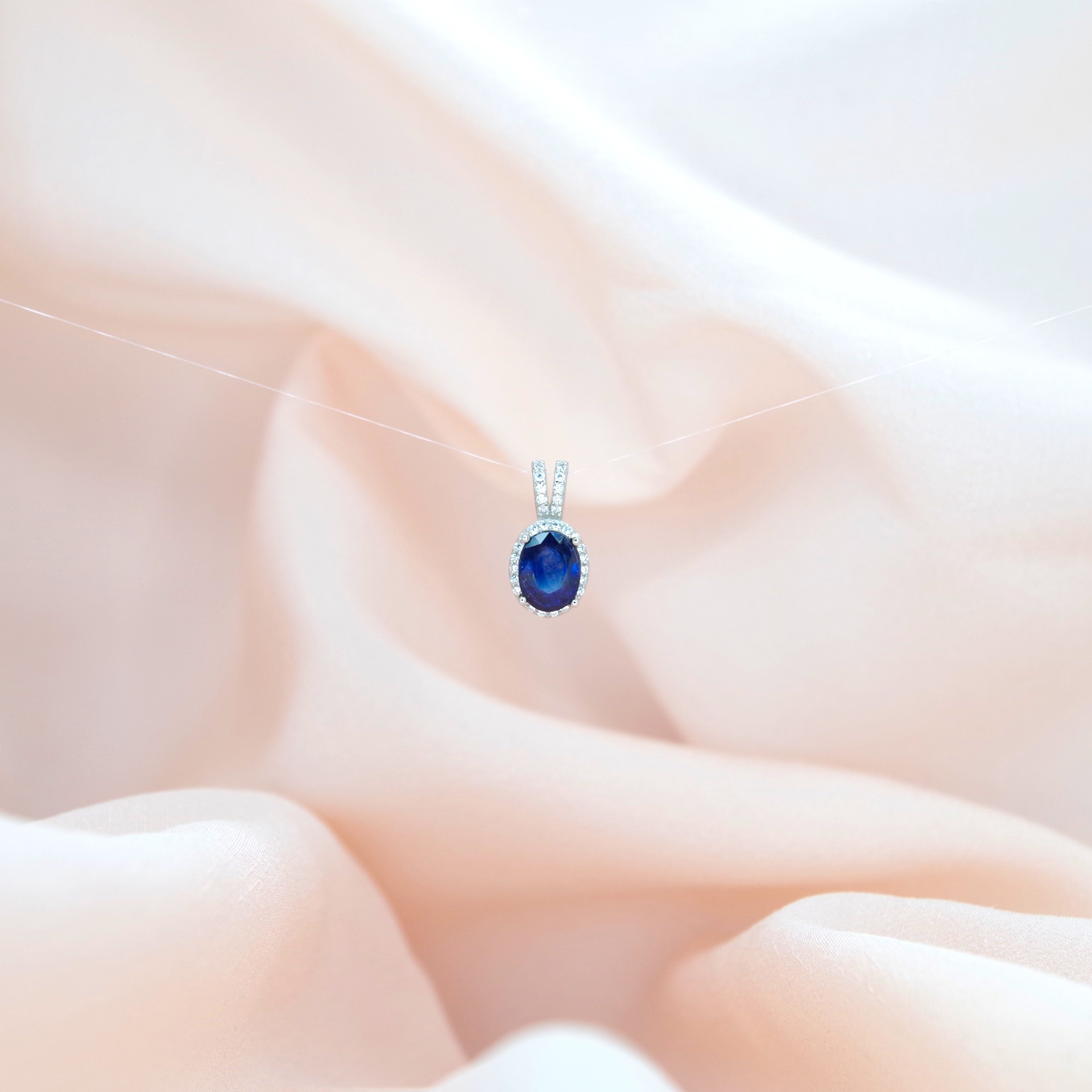 Stříbrný přívěsek s pravým modrým safírem safírem