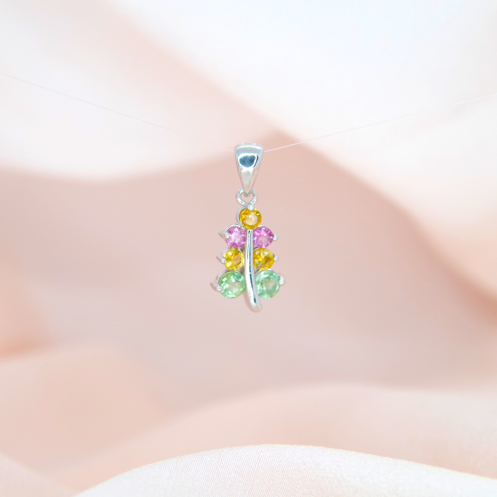 Stříbrný přívěsek s turmalíny pro milovníky vína