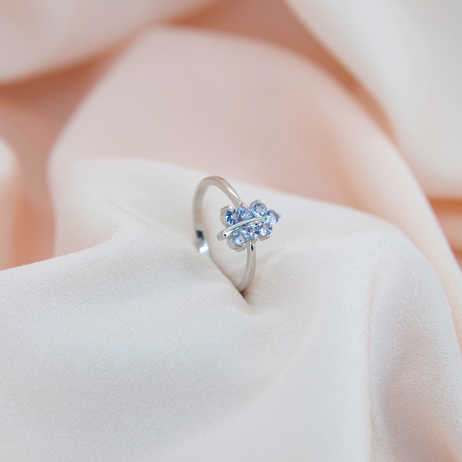 Stříbrný prsten s pravým přírodním tanzanitem