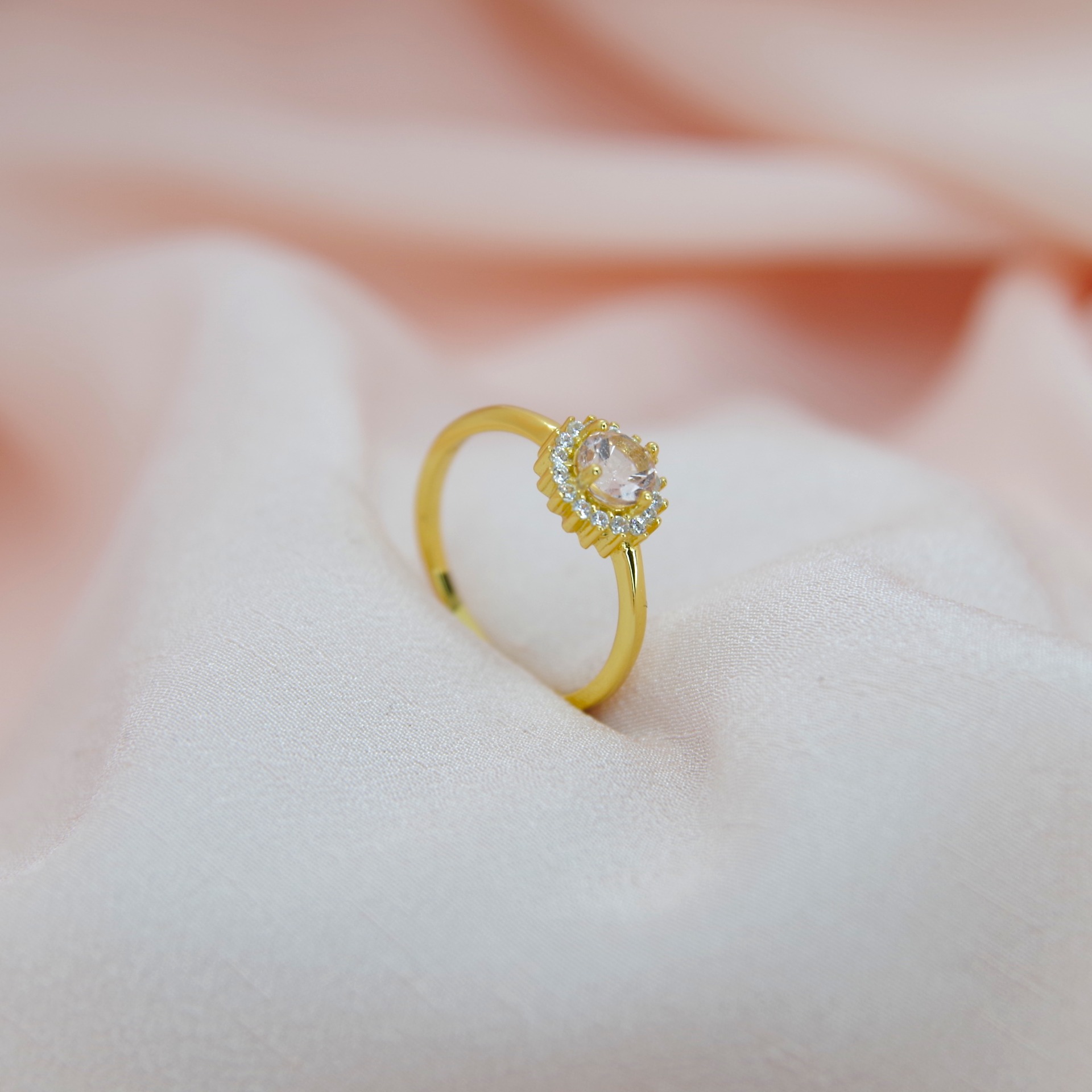 Stříbrný prsten s pravým morganitem