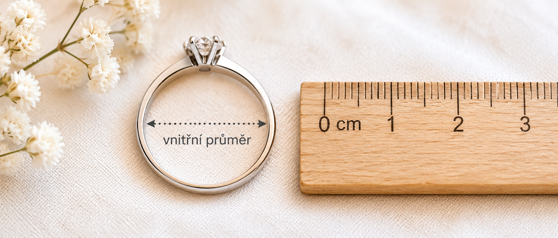 Měření vnitřního průměru prstenu pomocí pravítka
